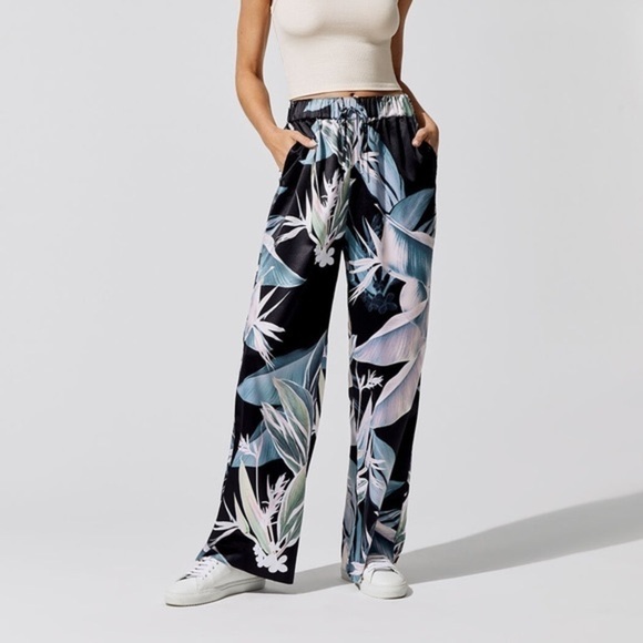 Carbon38 Women’s Floral Drawstring Pajama Pants Size XS Lounge Satin Feel Pants - Picture 1 of 9